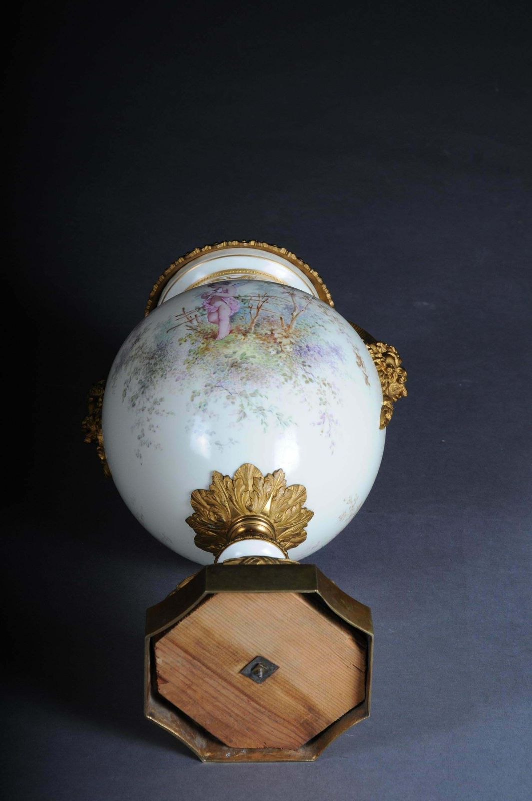 4023.0 19th Century Monumental Sèvres Pomp Vase With Bronze Mounting photo