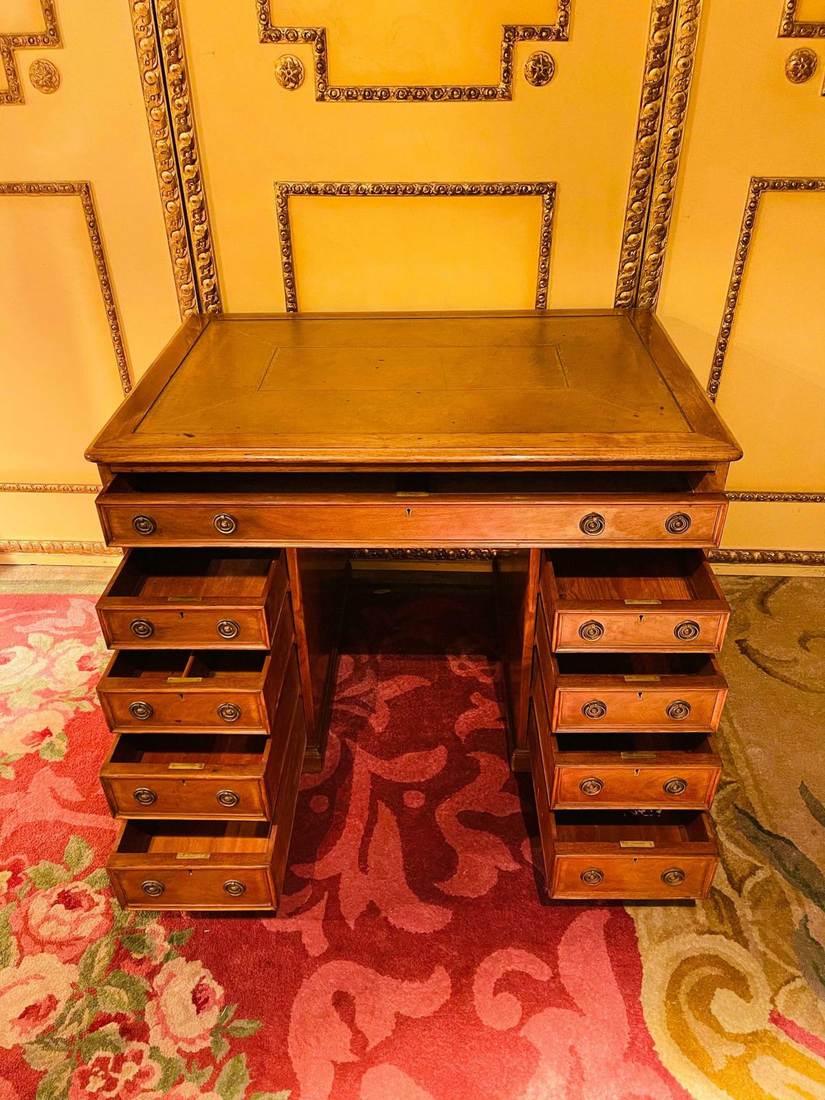 Beautiful English Desk, Light Mahogany , Early 20th Century photo vintage