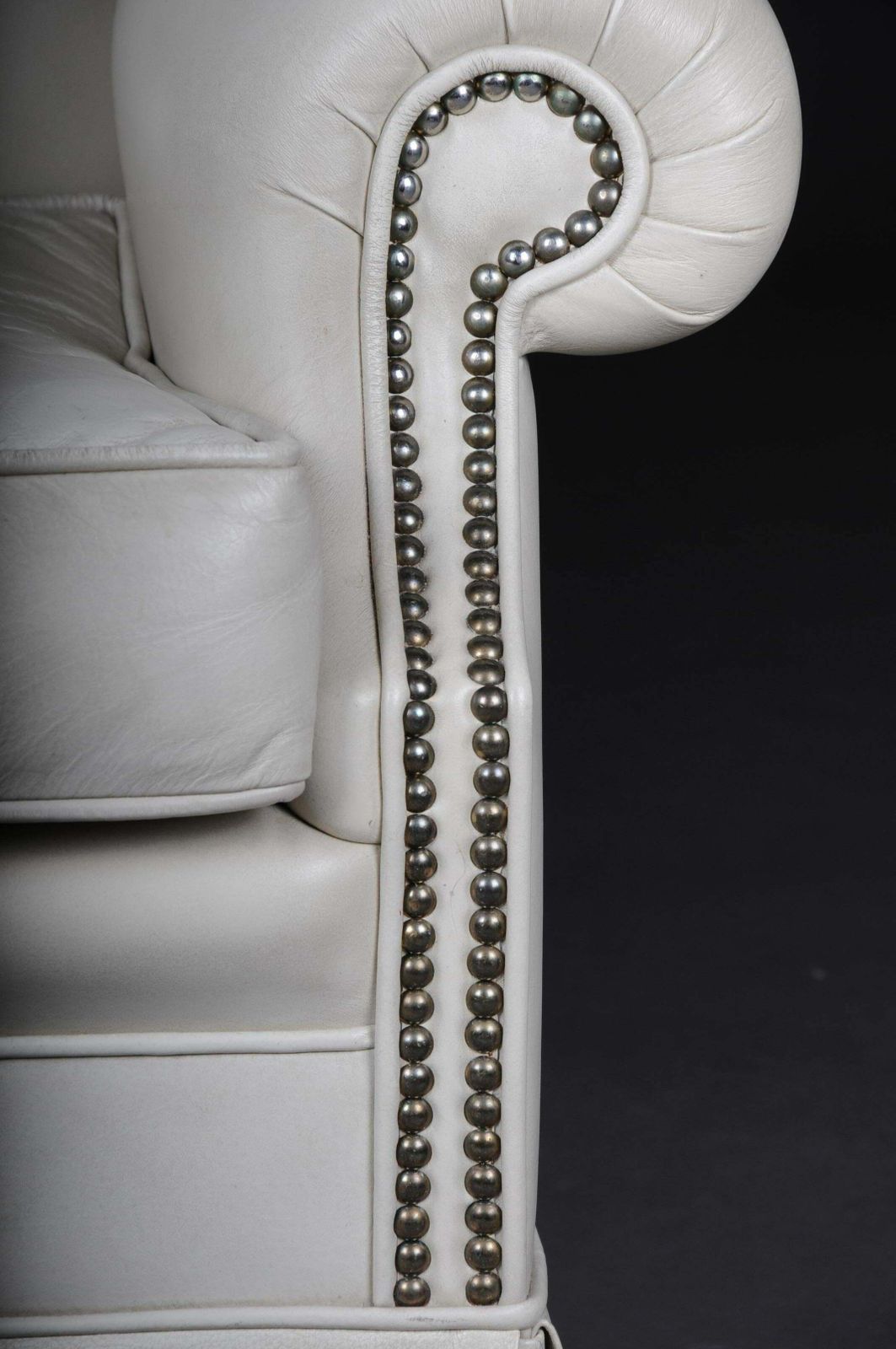 1499.0 20th Century Beautiful Vintage Chesterfield Armchair / Club Chair, White photo