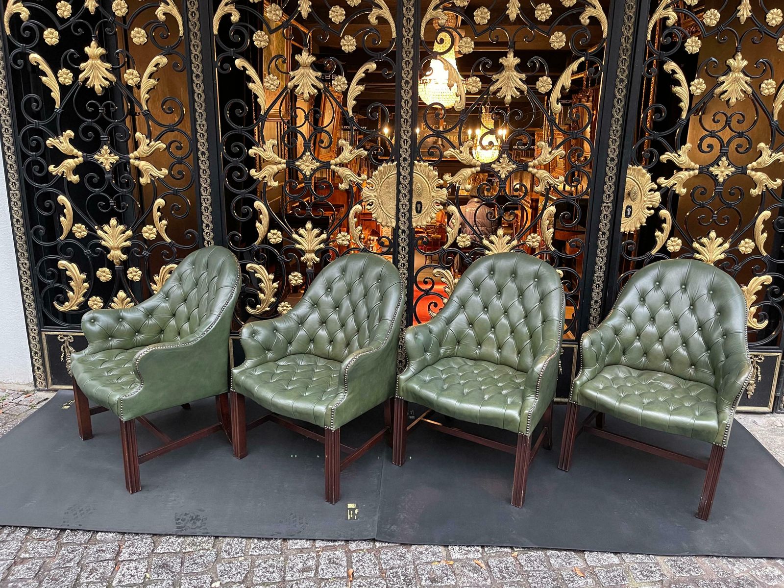 Set Of 4 English Chesterfield Lounge Chairs / Armchairs, Wade , 20th Century photo for sale
