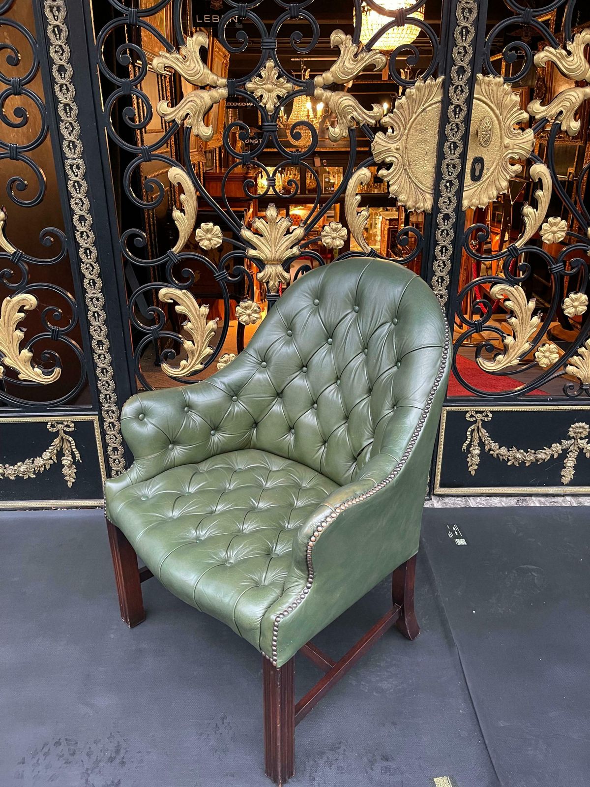 Set Of 4 English Chesterfield Lounge Chairs / Armchairs, Wade , 20th Century photo Furniture