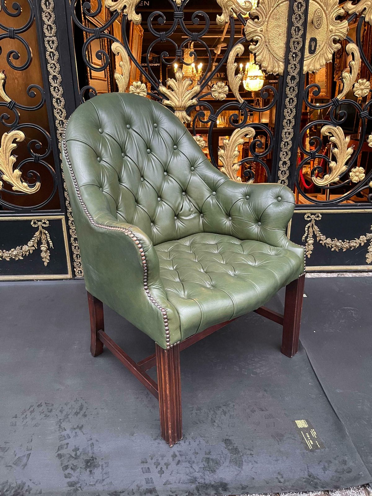 Set Of 4 English Chesterfield Lounge Chairs / Armchairs, Wade , 20th Century photo 3454.0