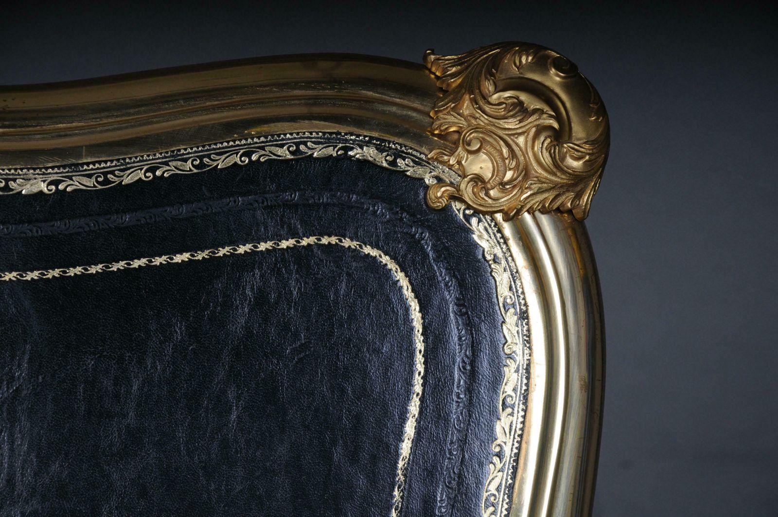 photo vinterior Royal Desk / Bureau Plat In Louis XV Style
