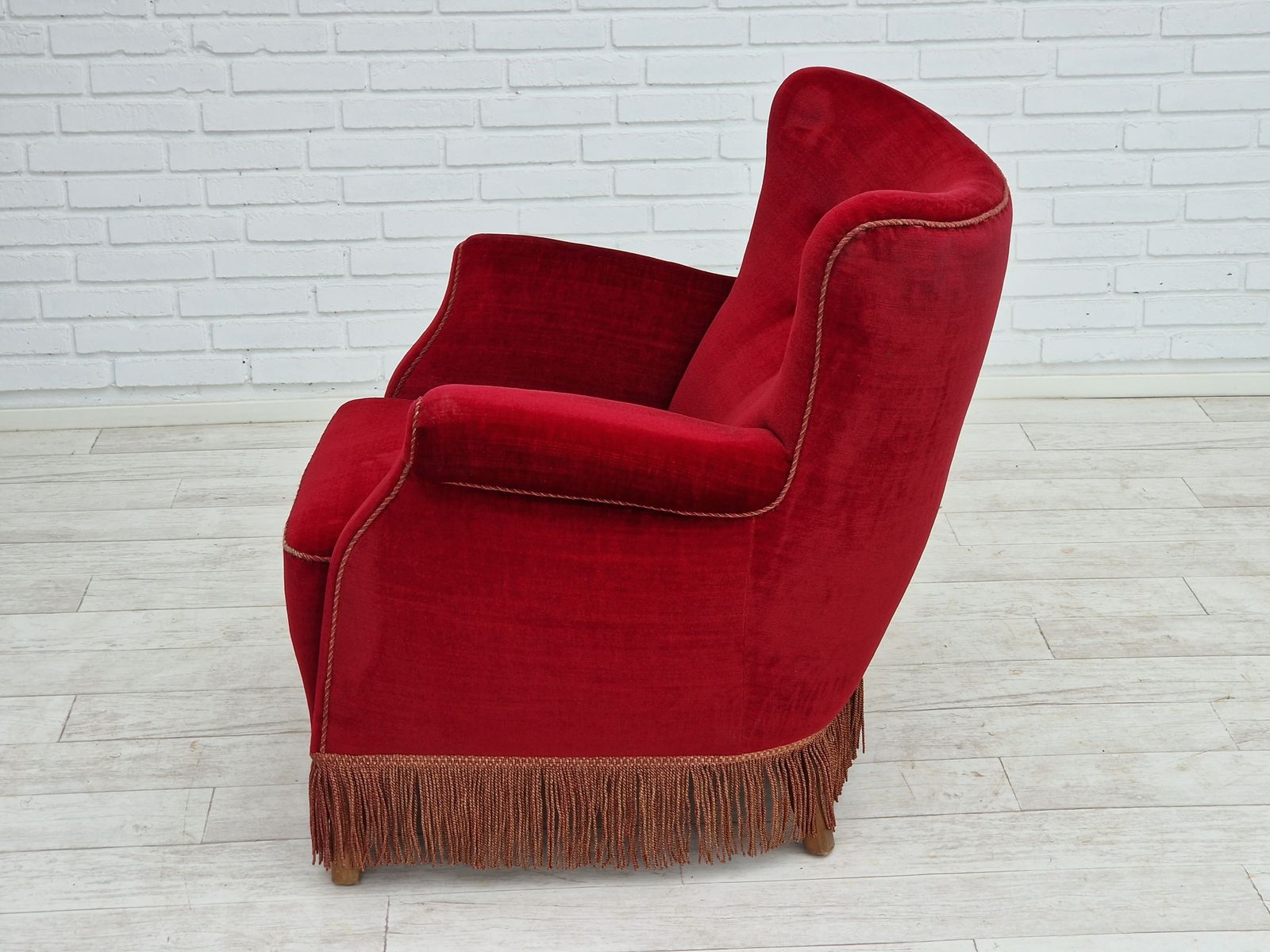 photo vinterior 1960s, Danish Vintage Armchair In Cherry Red Velvet.