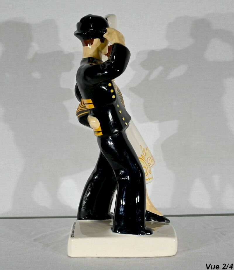 photo vinterior “Couple Of Bigoudens Dancers” Earthenware, By R.Micheau Vernez, Manufacture Henriot Quimper – Mid 20th Century