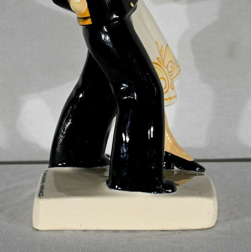 photo vintage “Couple Of Bigoudens Dancers” Earthenware, By R.Micheau Vernez, Manufacture Henriot Quimper – Mid 20th Century