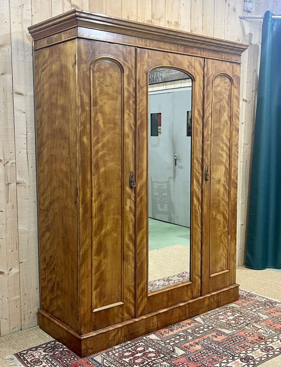 19th Century Victorian Dressing Room In Blond Mahogany photo for sale