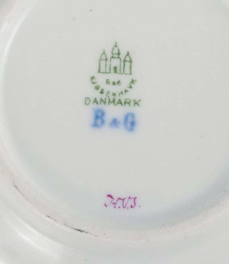 photo furniture B&G, Bing & Grondahl Saxon Flower. Six Cake Plates Decorated With Flowers
