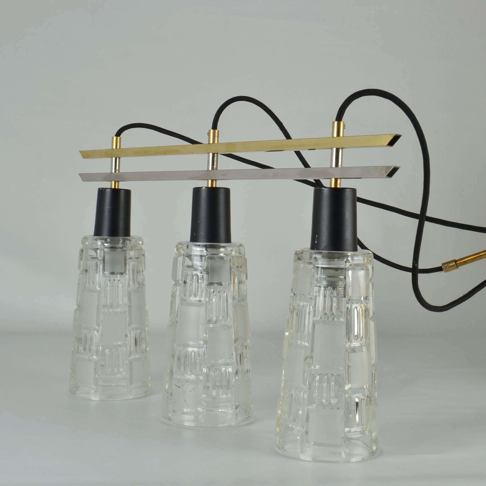 photo vinterior Triple Light Chandelier In Brass Chrome And Clear Glass 1960's