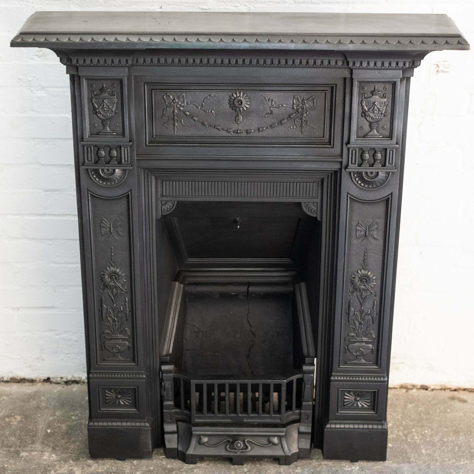 photo vinterior Antique Cast Iron Combination Fireplace