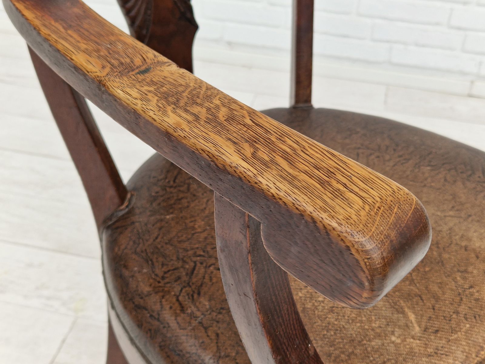 Meubels Ca. Jaren 1950, Scandinavische Vintage Fauteuil, Staat Zoals Gevonden, Leer, Eikenhout. photo