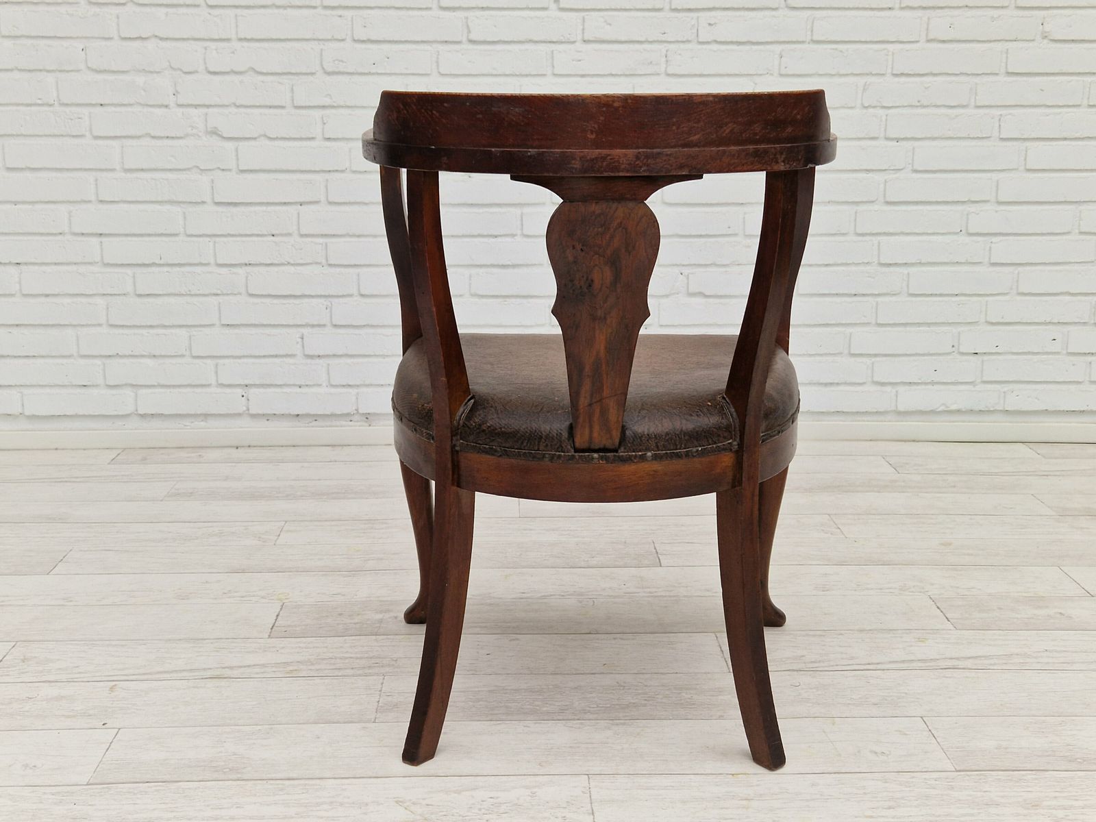photo vinterior 1950s, Scandinavian Vintage Armchair, Original Condition, Leather, Oak Wood.