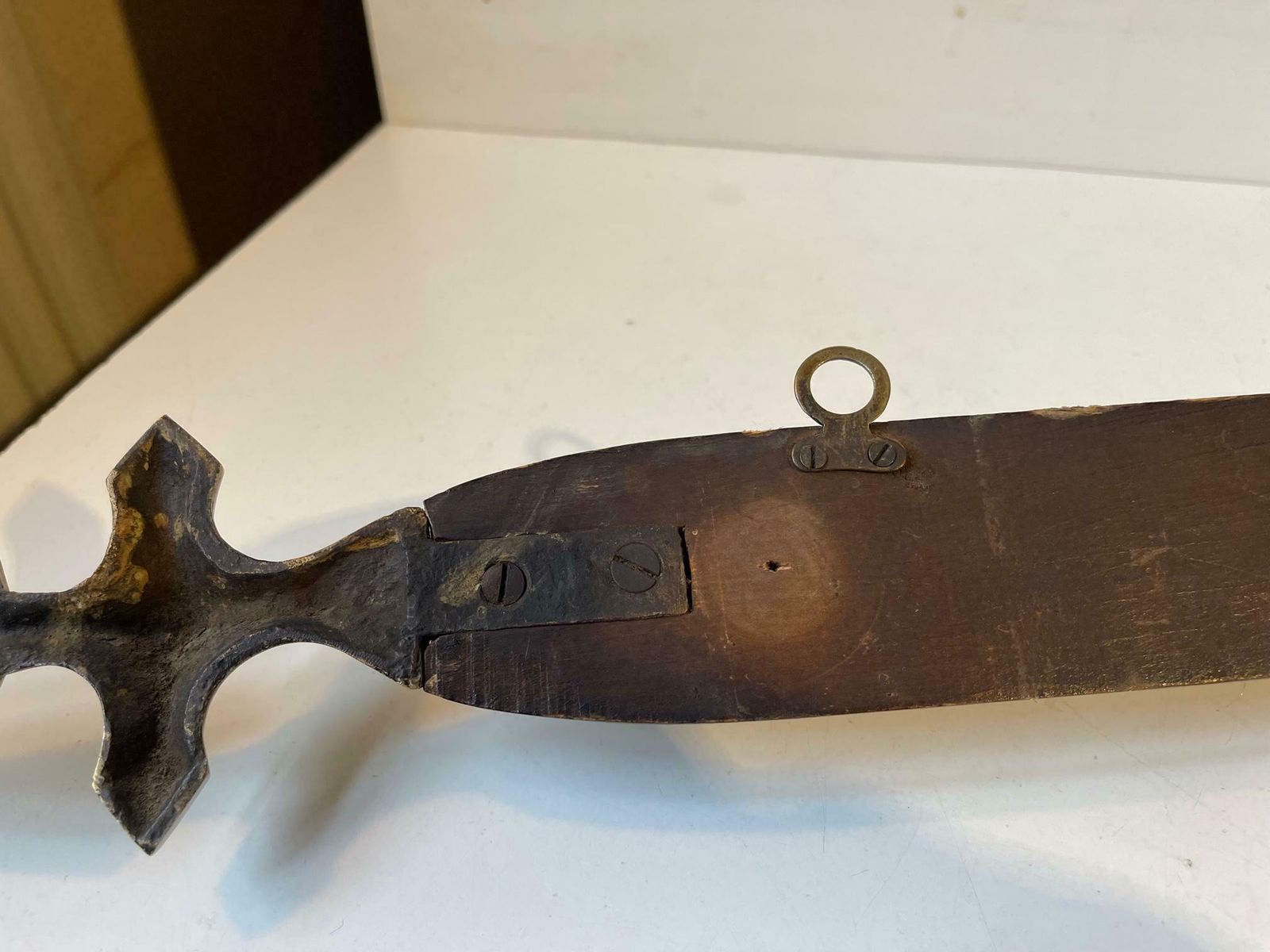 Antique Battle Axe Key Or Towel Rack In Brass And Mahogany photo vinterior