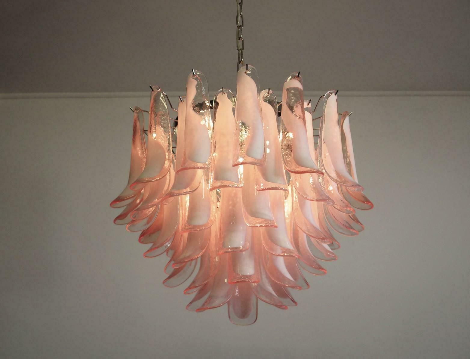 photo vinterior Pair Flamingo' Italian Pink Petal Chandeliers, Murano