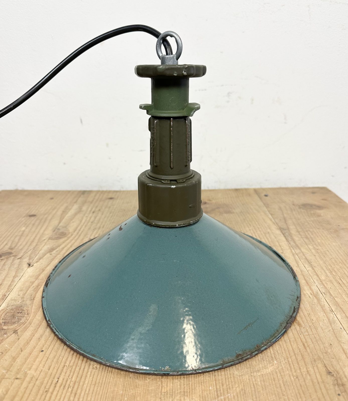 photo buy Industrial Green Enamel Factory Pendant Lamp With Cast Aluminium Top, 1960s