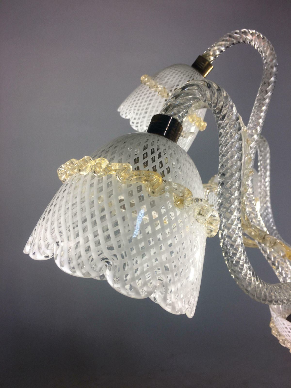 Chandelier "Reticello" Gold Inclusions Attributed To Seguso. Murano, 1940 photo vinterior