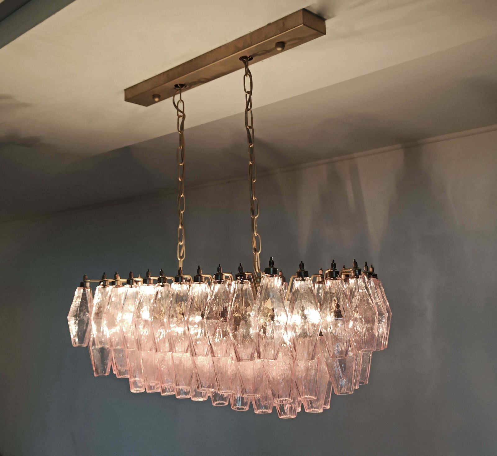 Amazing Pair Of Italian Pink Poliedri Chandeliers, Murano photo vinterior