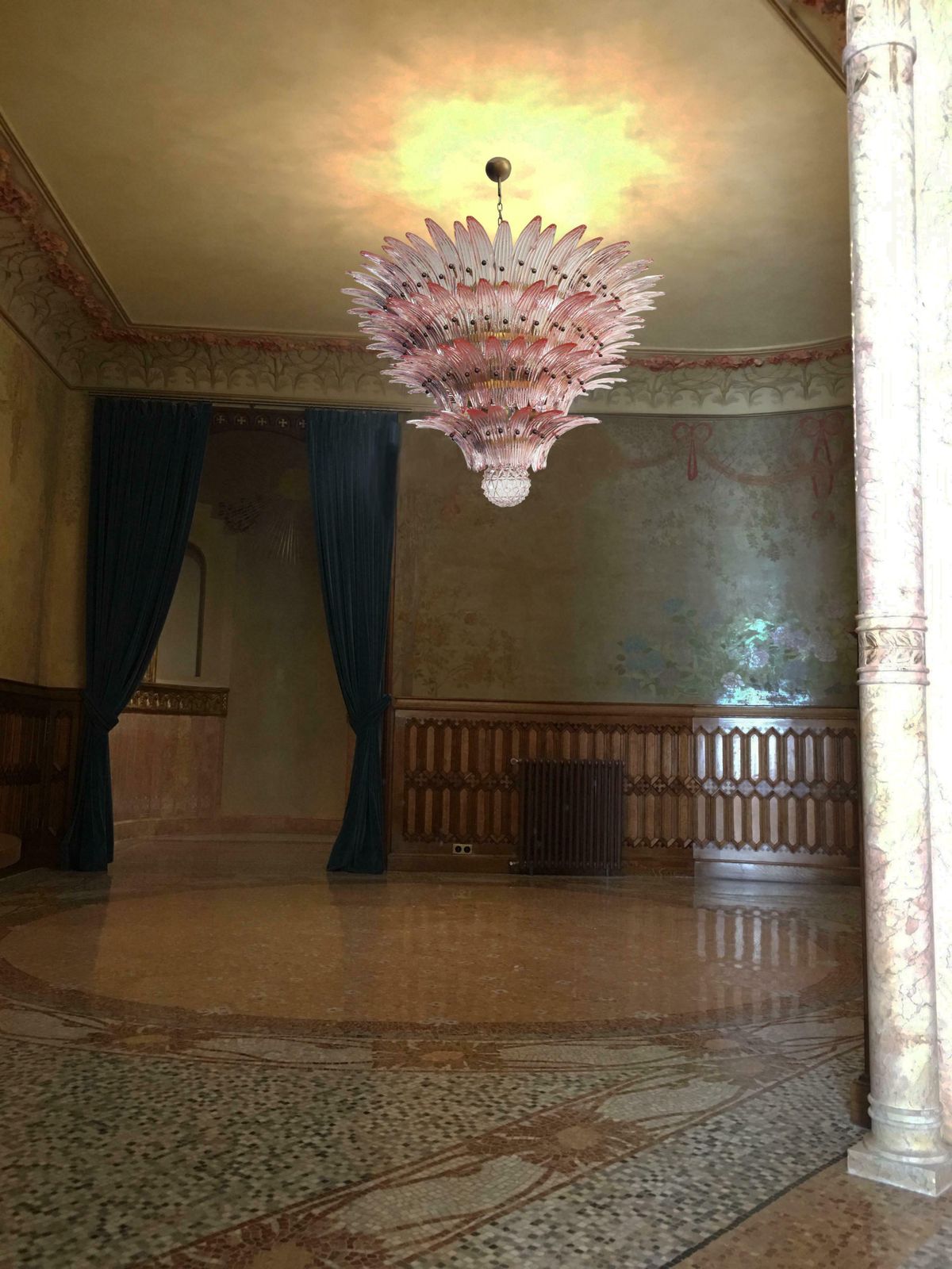 Pair Of Majestic Chandelier Pink Glasses, Murano photo vinterior
