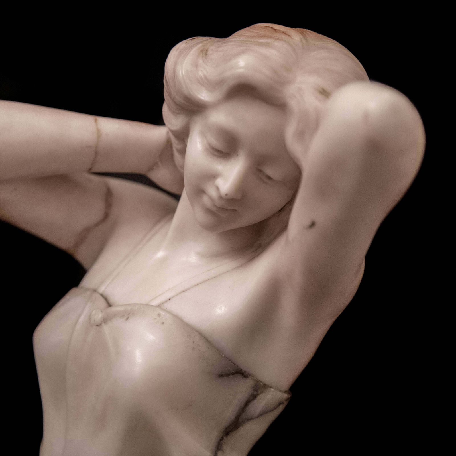 photo vinterior Vain Woman Italian Sculpture, 1890, Italy