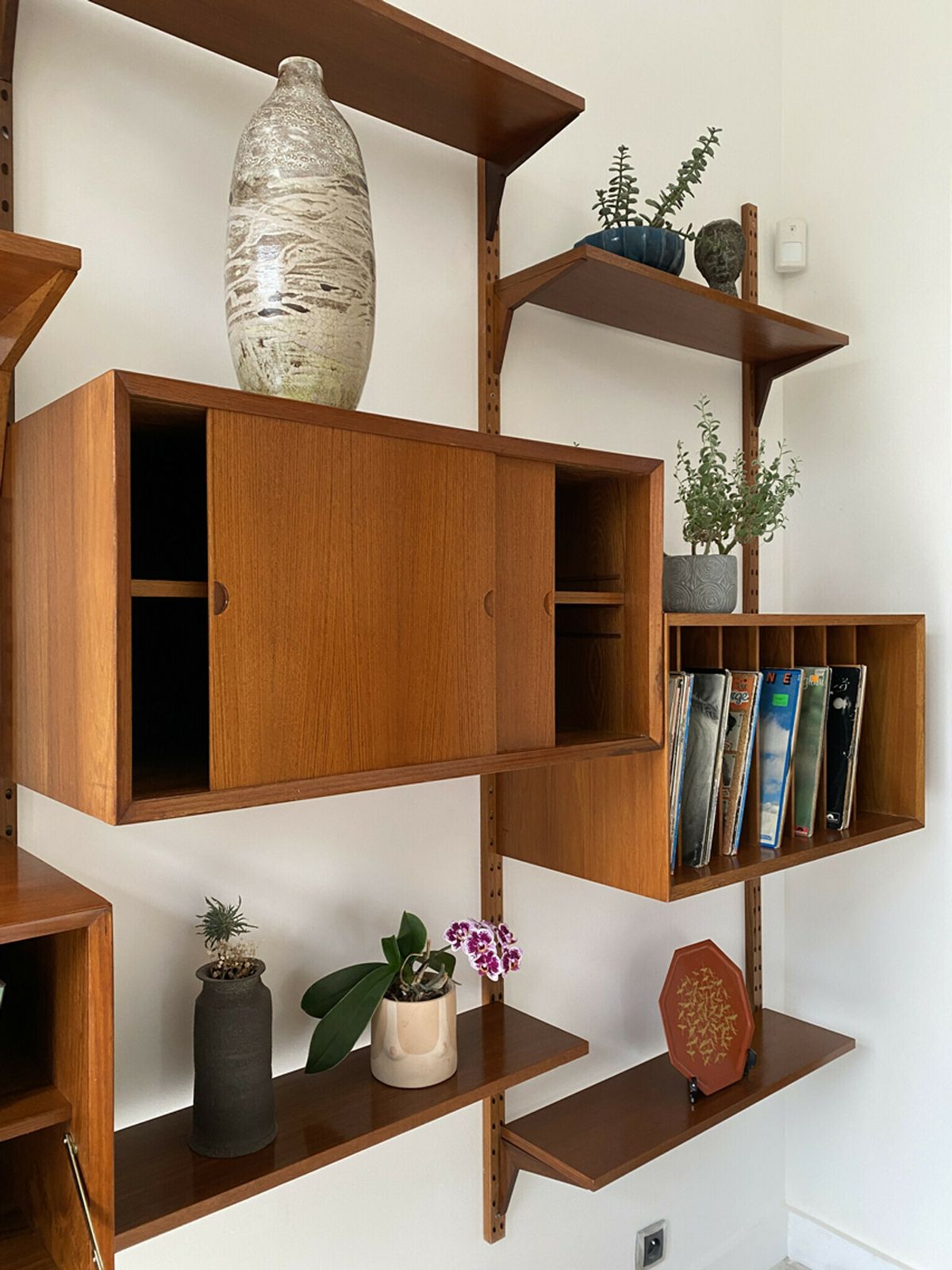 7803.0 Cadovius "Royal System" 4 Column Teak Set, 1970 photo
