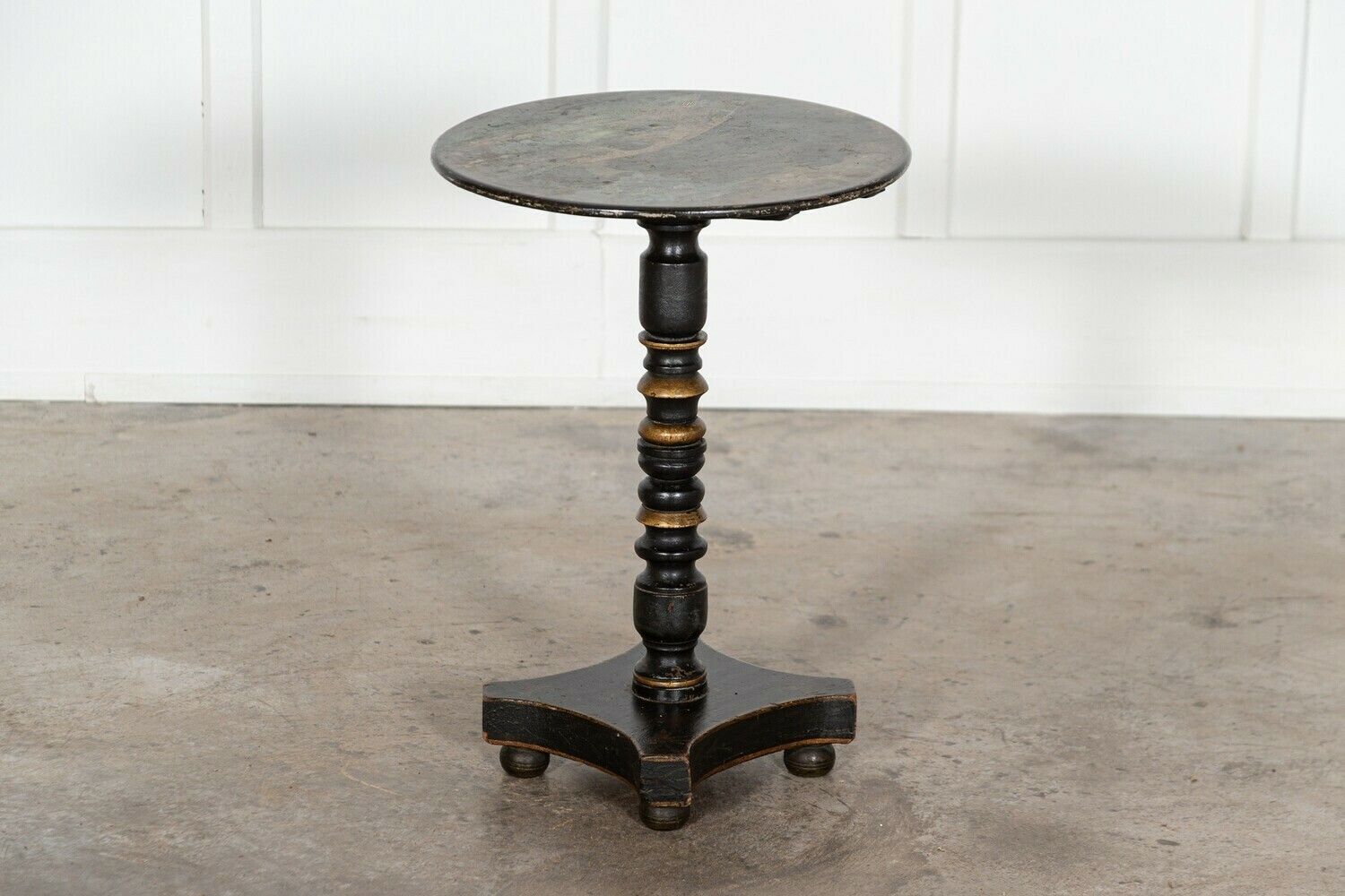 Georgian English Painted Tilt Top Side Table photo vintage