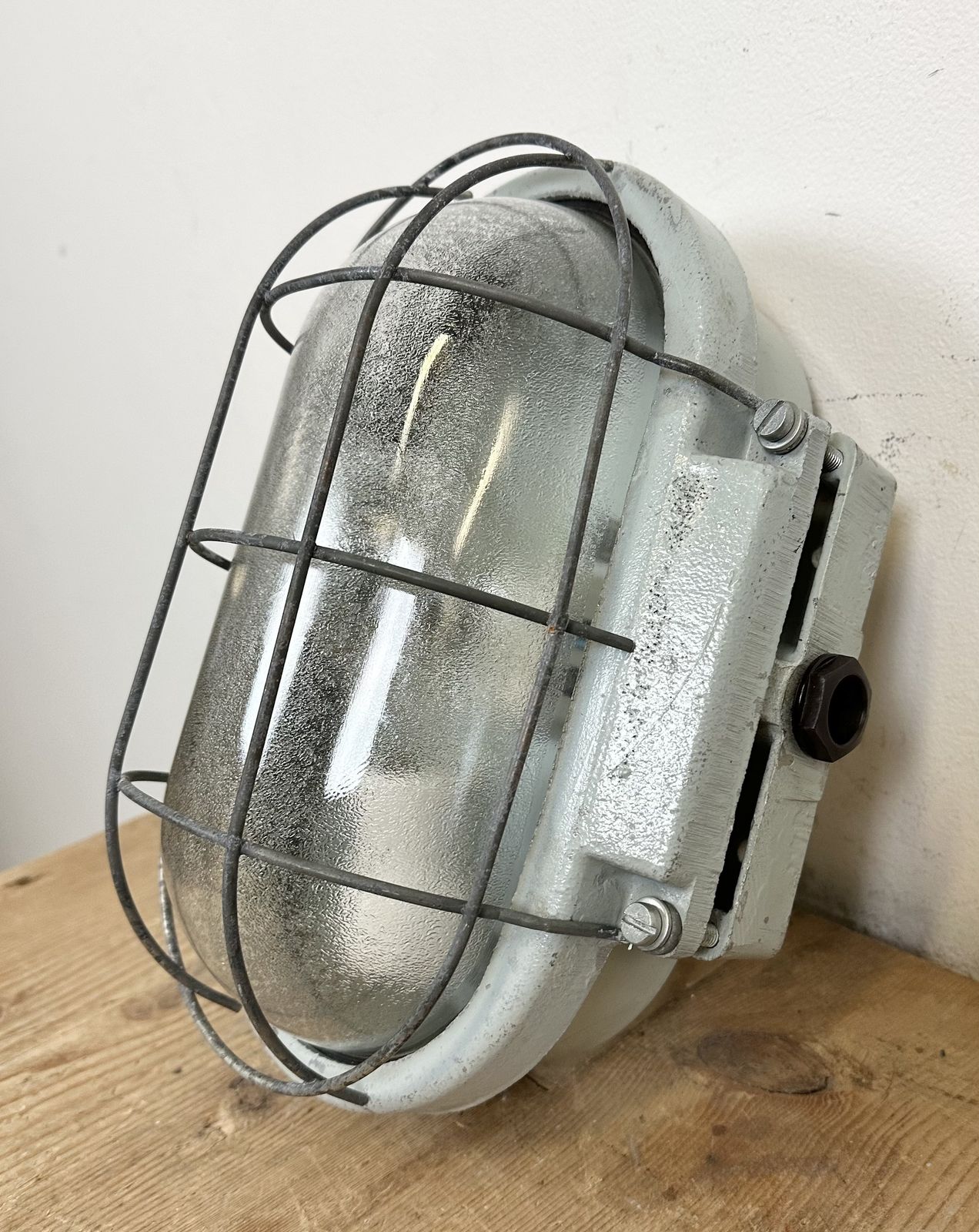 Industrial Cast Aluminium Wall Light With Frosted Glass From Elektrosvit, 1970s, 7x photo 179.0