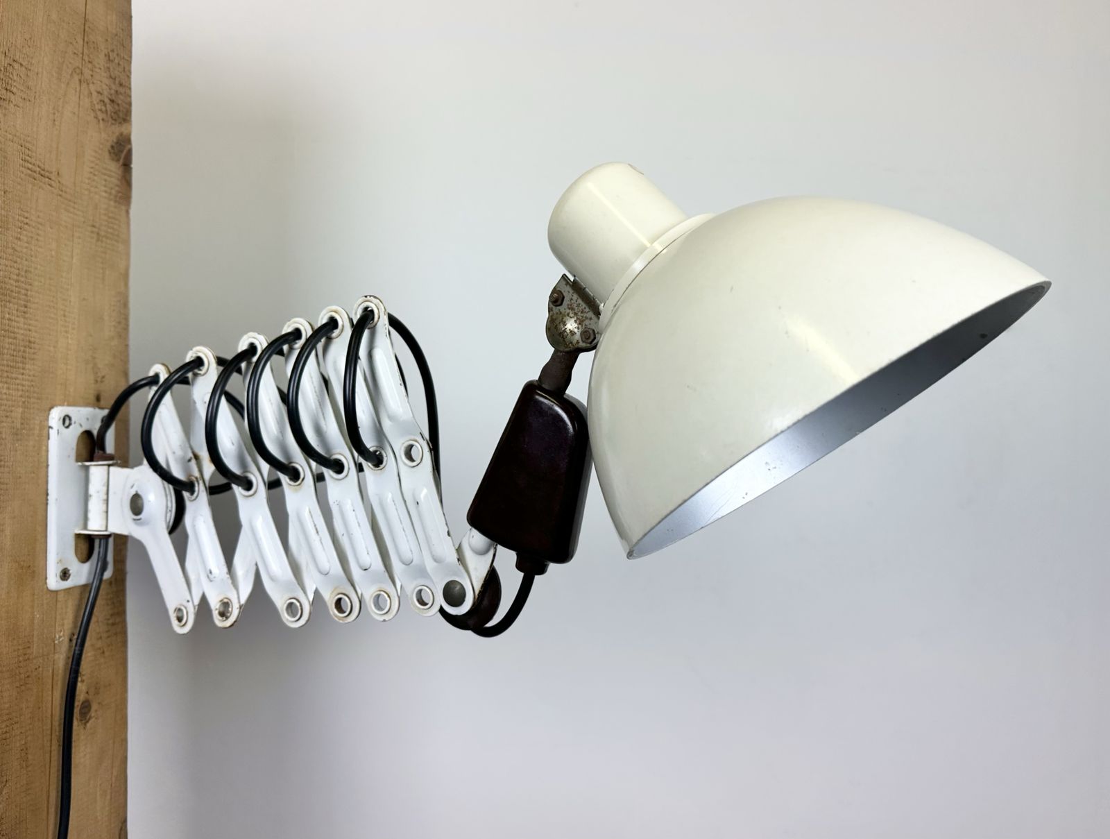 photo vinterior Industrial East German Scissor Lamp From Veb Zweckleuchtenbau Dresden, 1950s