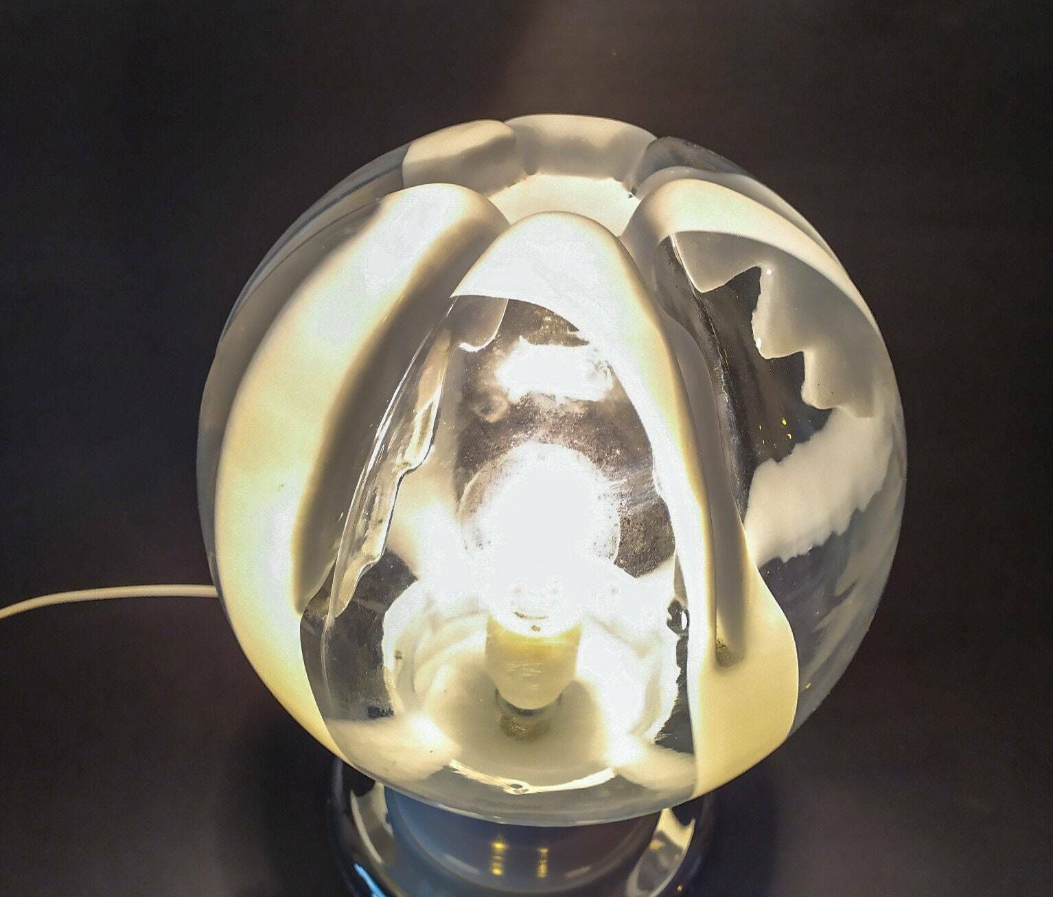 Vintage Space Age Desk Light Design Tony Zuccheri Mazzega Veart White Table Lamp 70s Murano Glass photo for sale