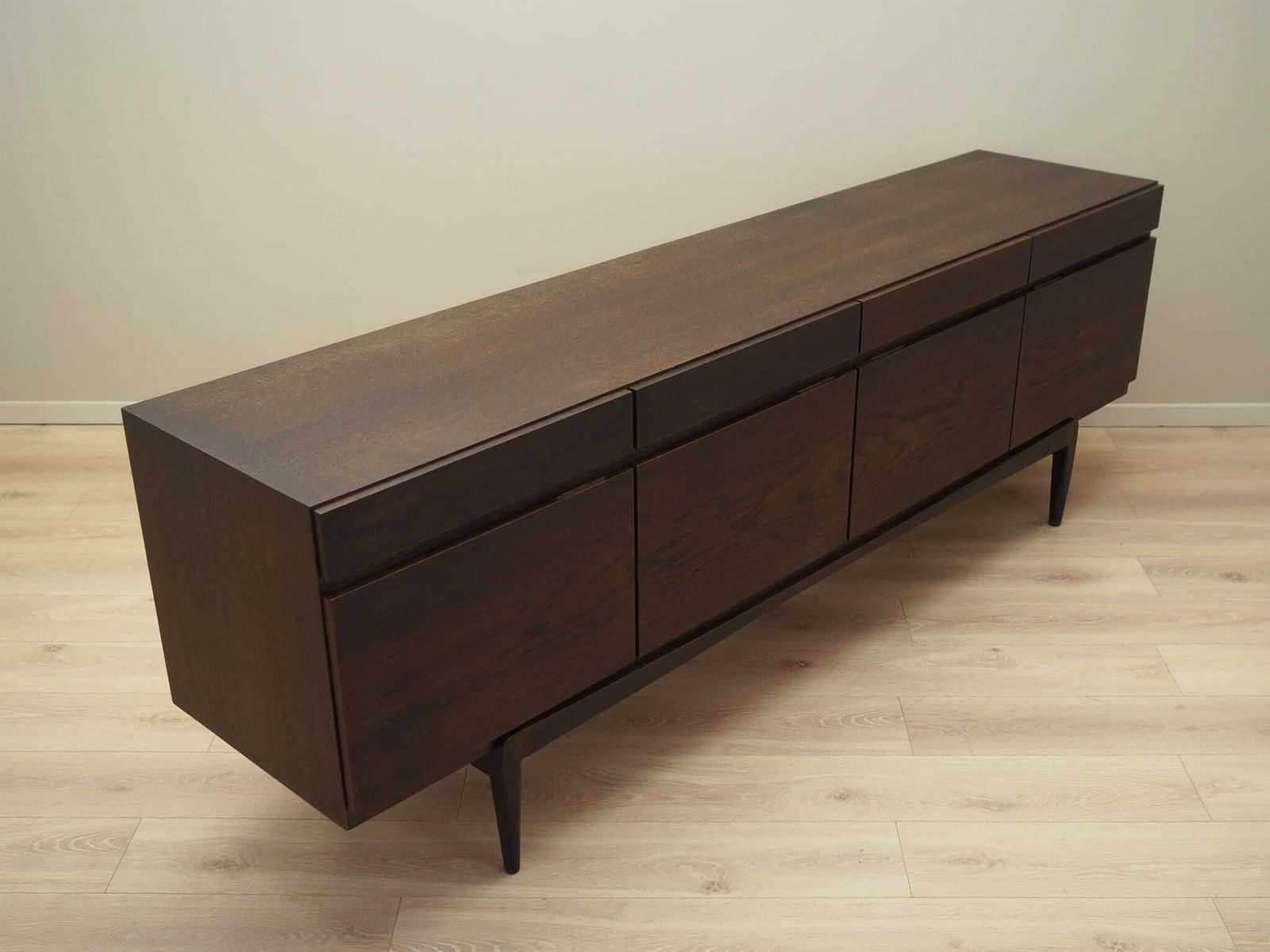 Eiken Dressoir, Deens Design, Jaren 1970, Ontwerper: Ib Kofod Larsen, Fabrikant: Faarup Møbelfabrik photo vintage