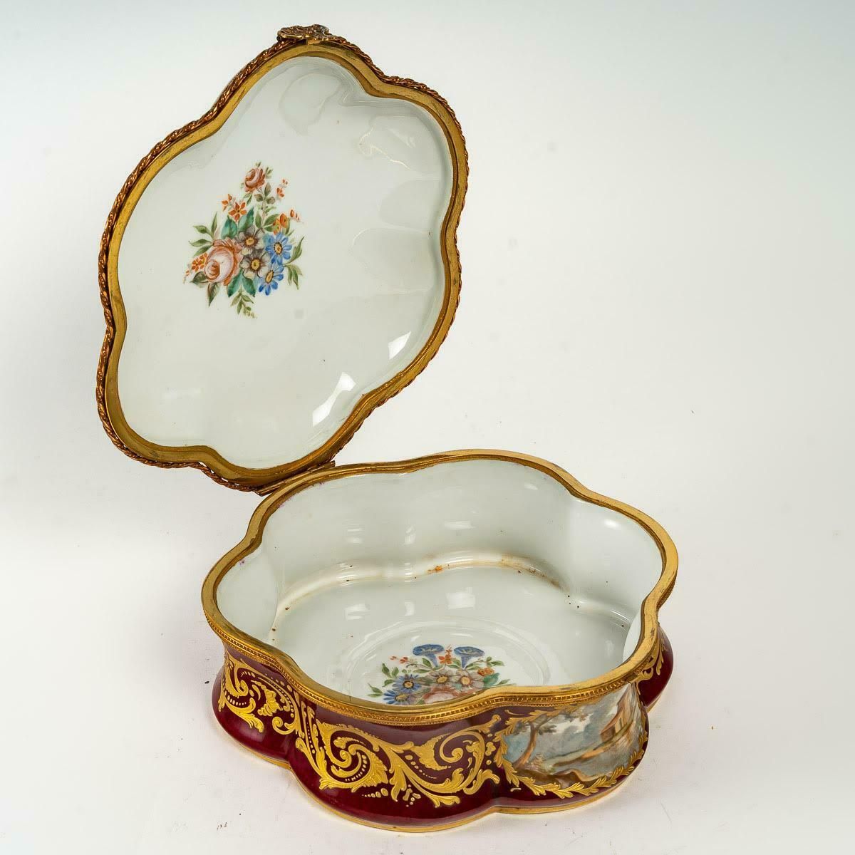 Important Box, Sèvres Porcelain Box, Napoleon III Period photo 3693.96