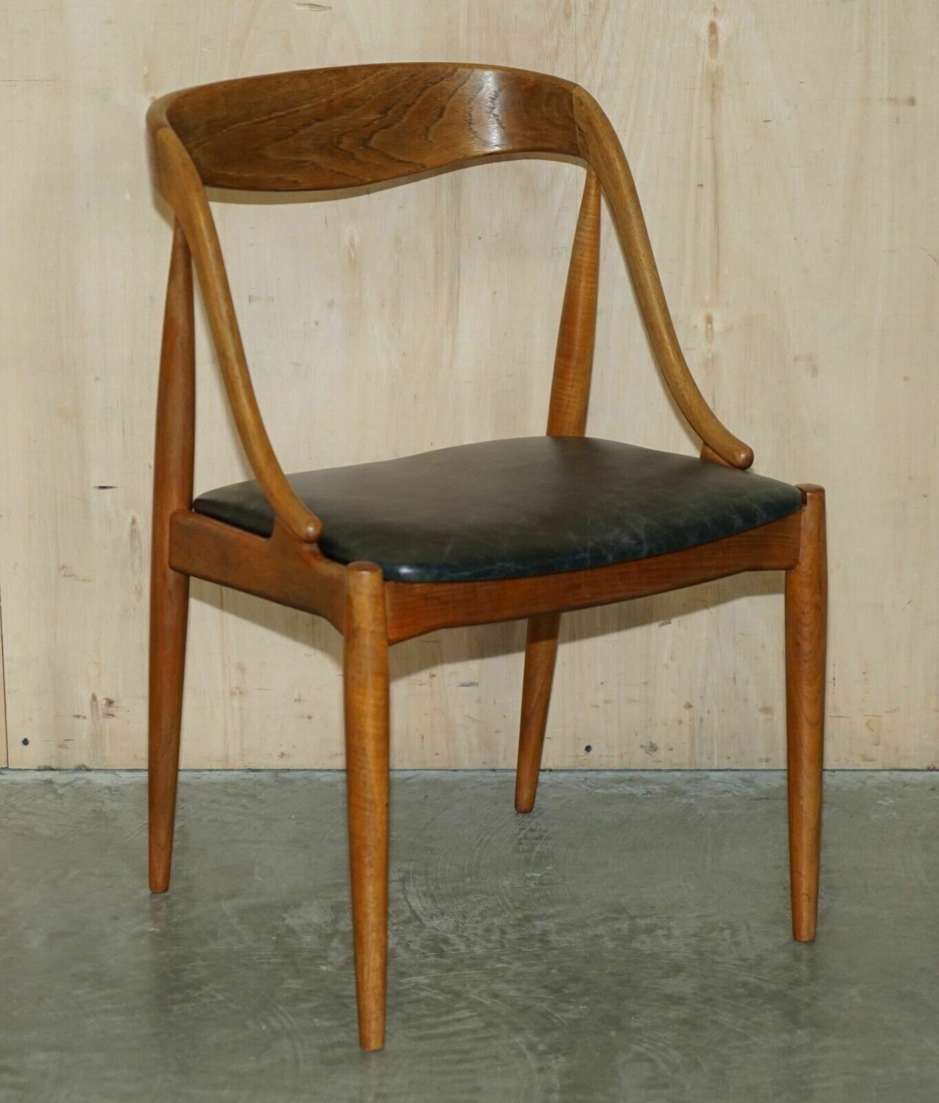 Six Fully Restored Johannes Andersen Model 16 Uldum Dining Chairs Black Leather photo for sale