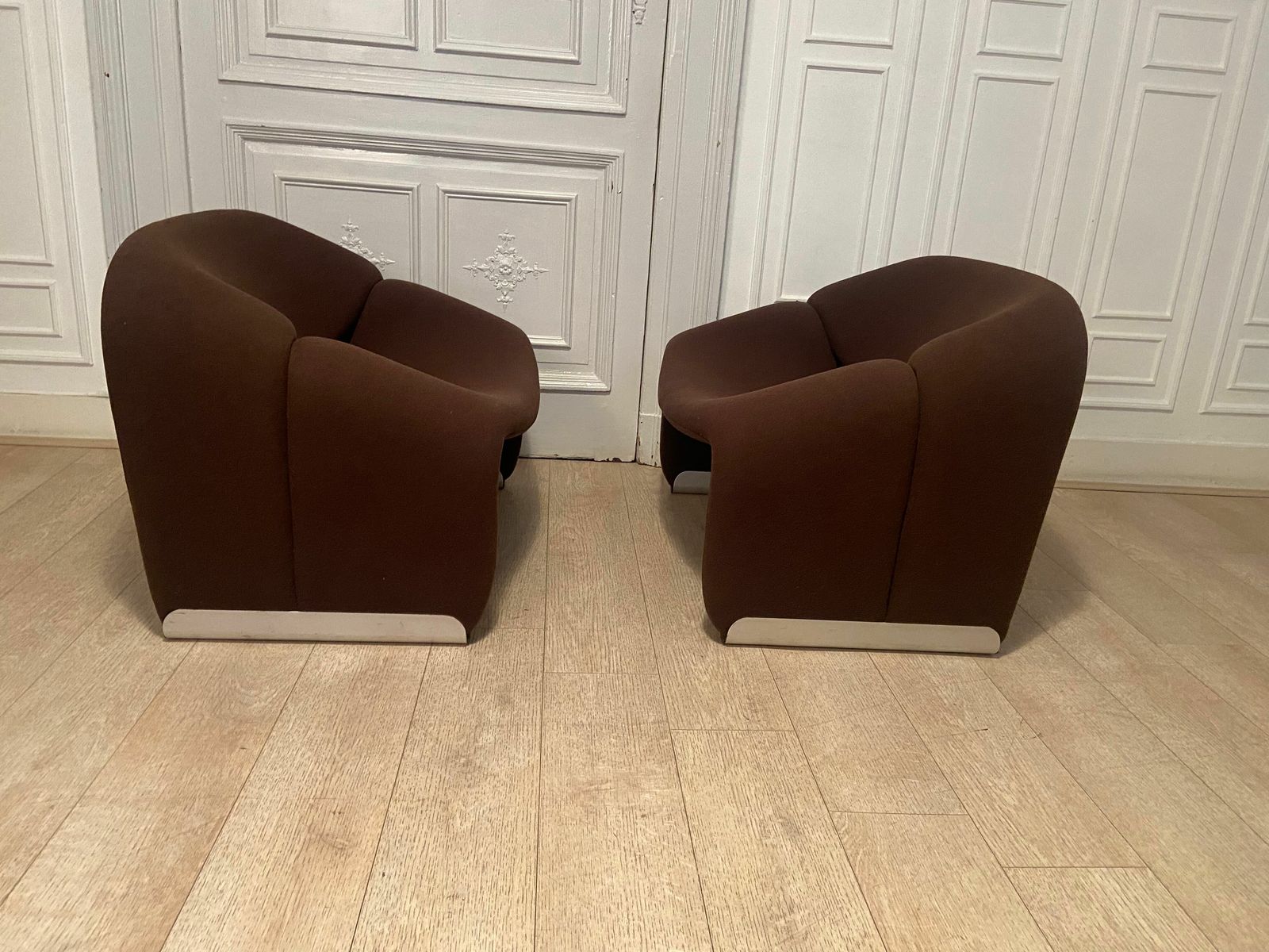 Armchairs Groovy, Pierre Paulin, Artifort photo furniture