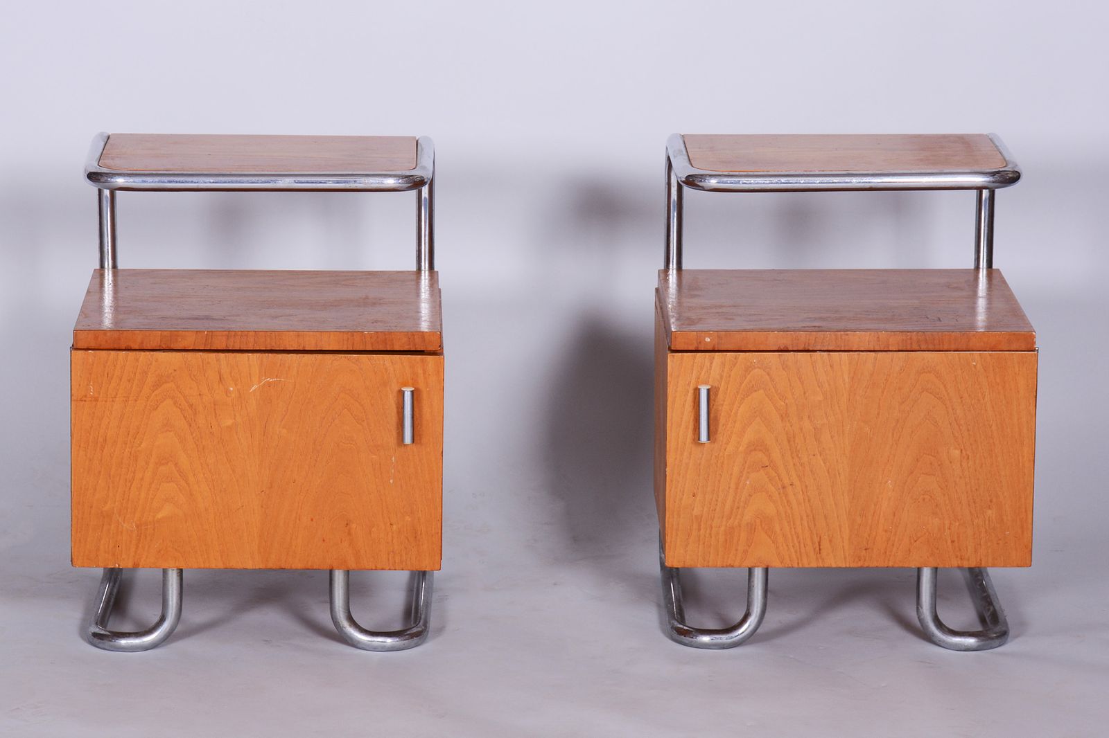 Pair Of Restored Bauhaus Oak Bed Side Tables, Mucke Melder, Czechia, 1930s photo vintage