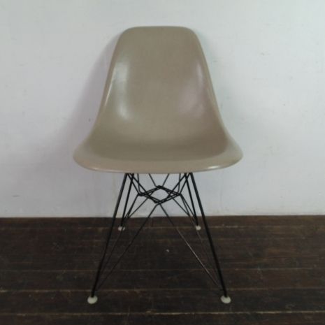 photo furniture Eames Herman Miller Dsr Side Chairs On Eiffel Bases In Black / Terracotta / Seafoam Green / Light Greige