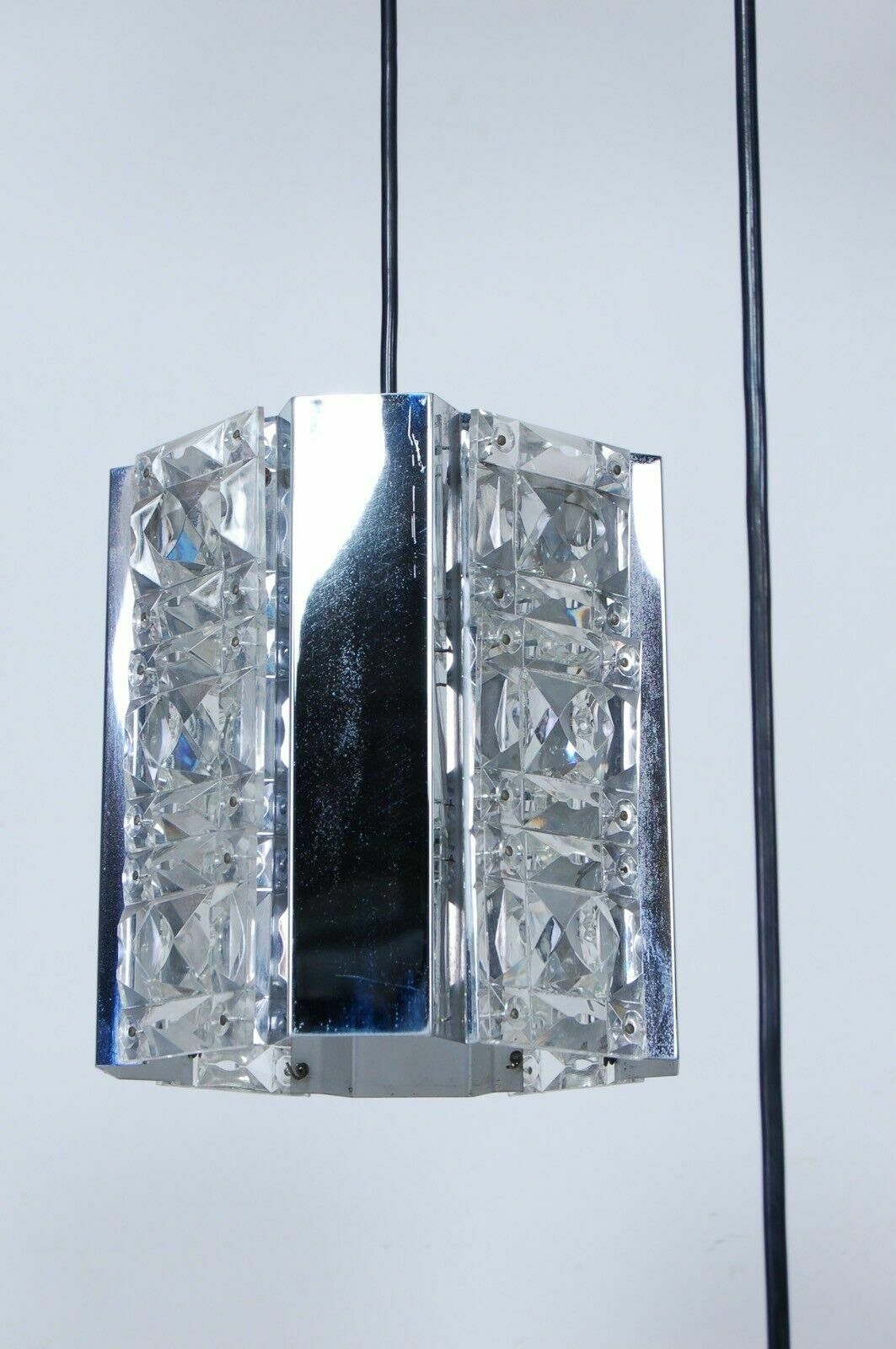 Chandelier With Three Adjustable Pendant Lights Design From The 70s And 80s Modern Living photo 201.0