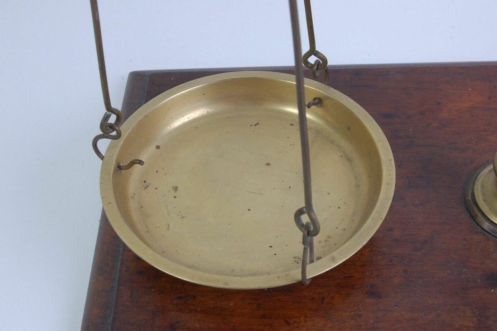 Antique Brass And Wooden Double Pan Scale W&T Avery Makers Birmingham From The 1930s photo vinterior