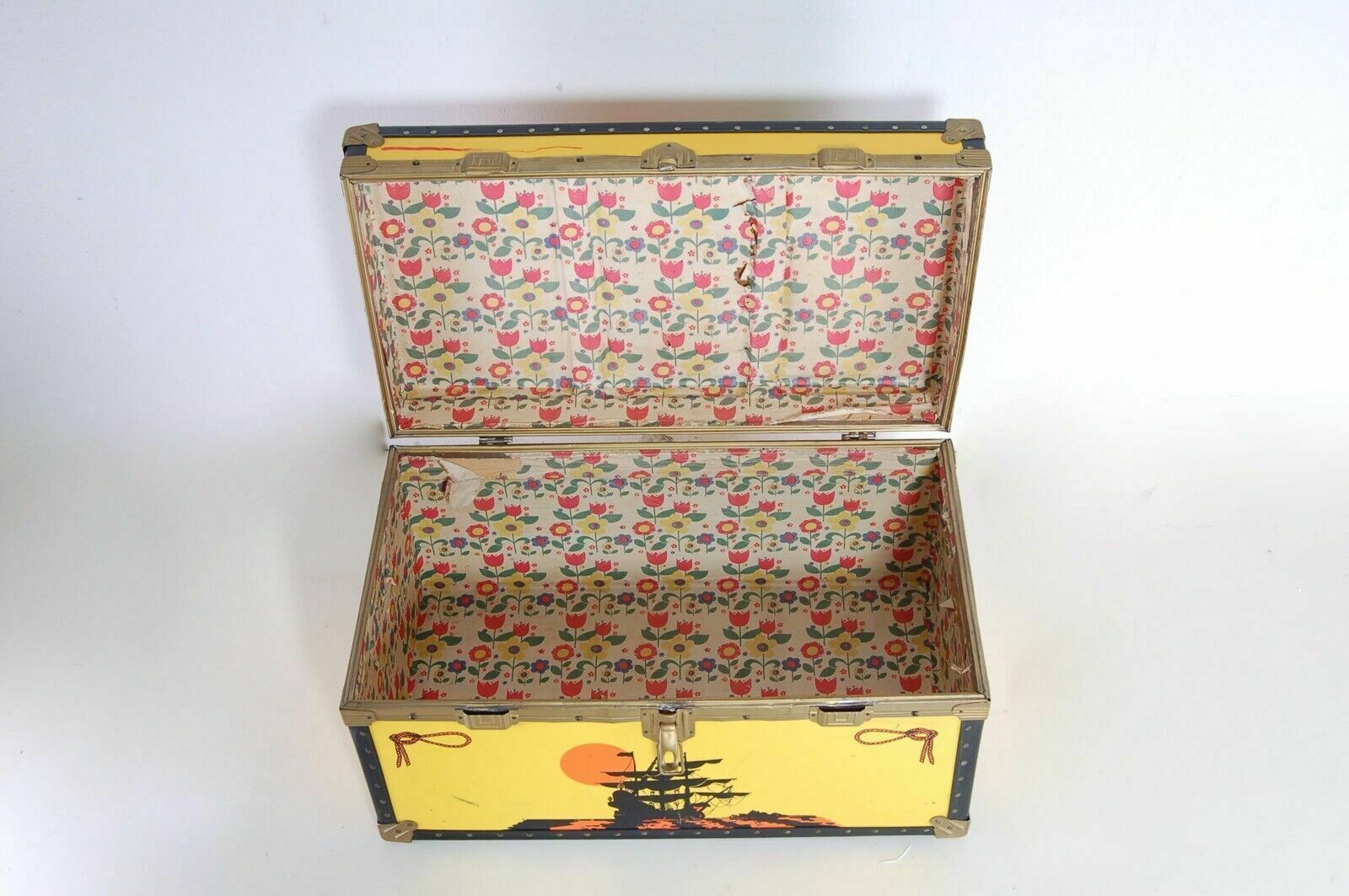 photo for sale Vintage Chest Chest, Pirate Theme, Treasure Hunt. Original Vintage.Faesit And