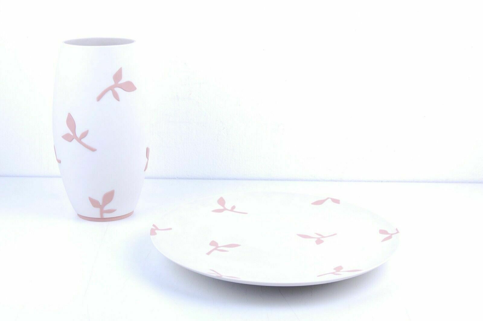 Paola Lenti For Salbeneo Porcelain Plate And Vase. Excellent Condition photo Home Decor