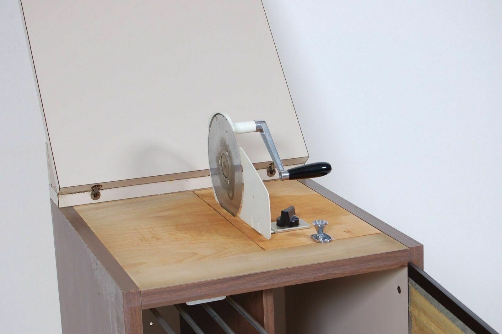 1950s Kitchen Wall Unit, Sarila (Rimini), With Slicer And Tea Towel Warmer. photo vintage