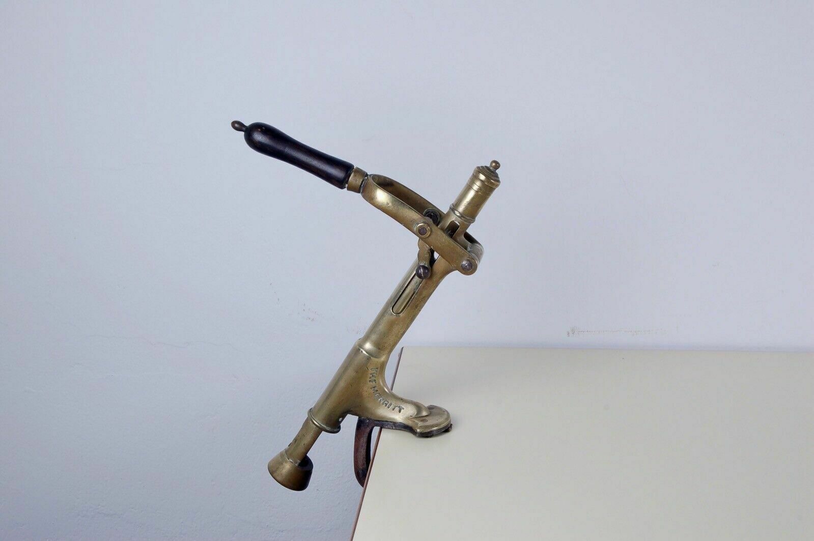 Bench Corkscrew In Brass With Iron Vice The Merritt English Lever Mid 800 photo furniture