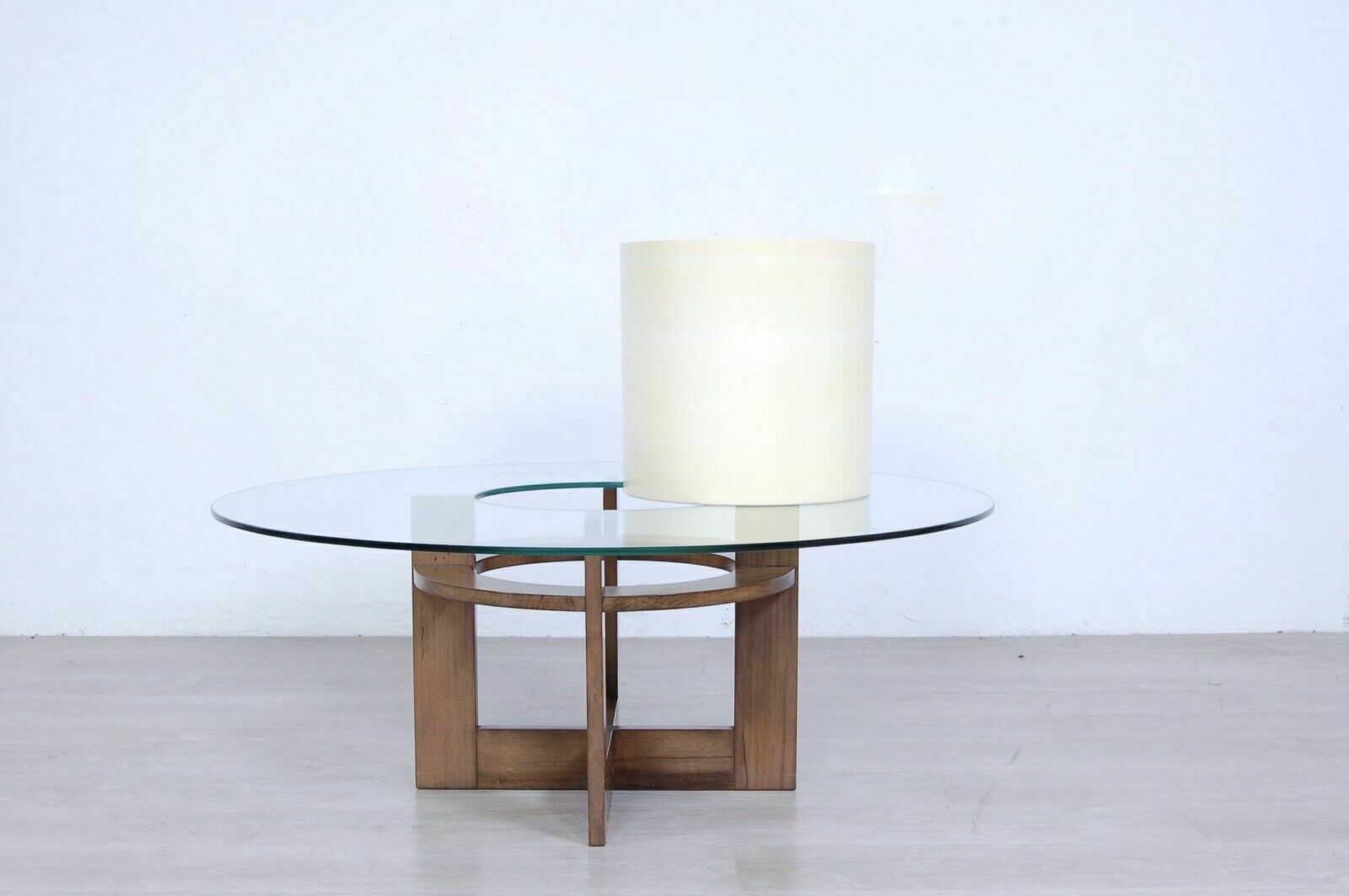 Round Coffee Table Design From The 70s With Giano Artemide Vase Holder photo vintage