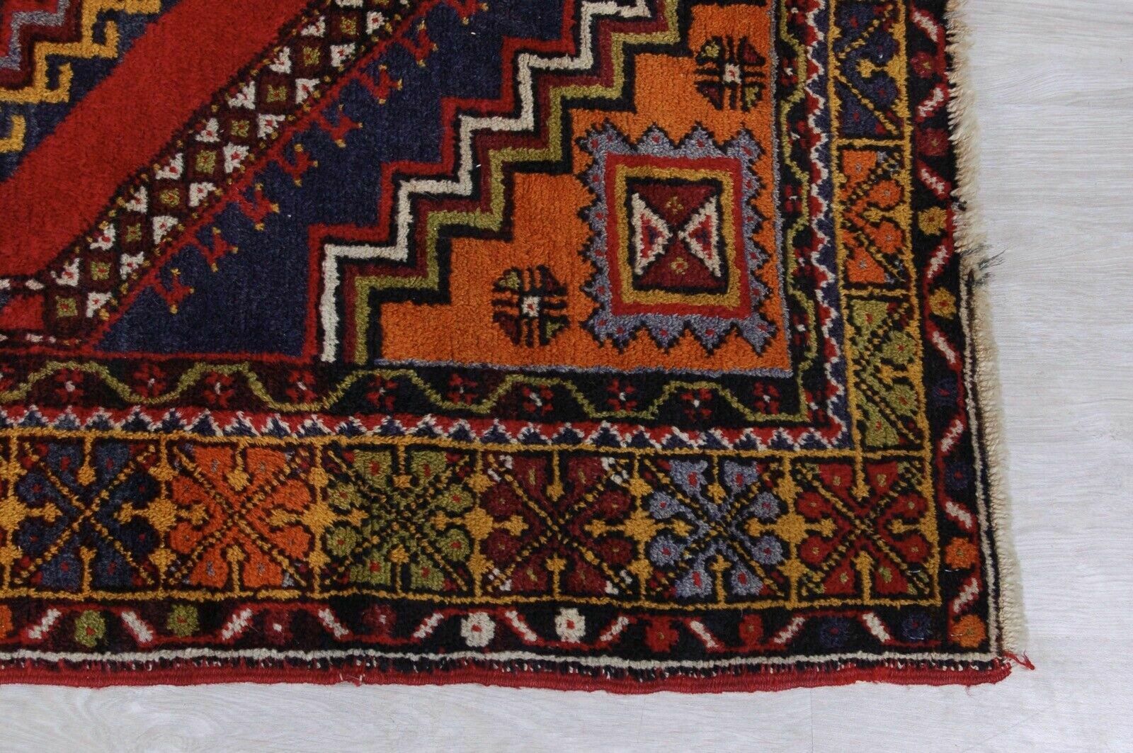 Pakistani Short Pile Rug Oriental Motifs Asymmetrical photo vinterior