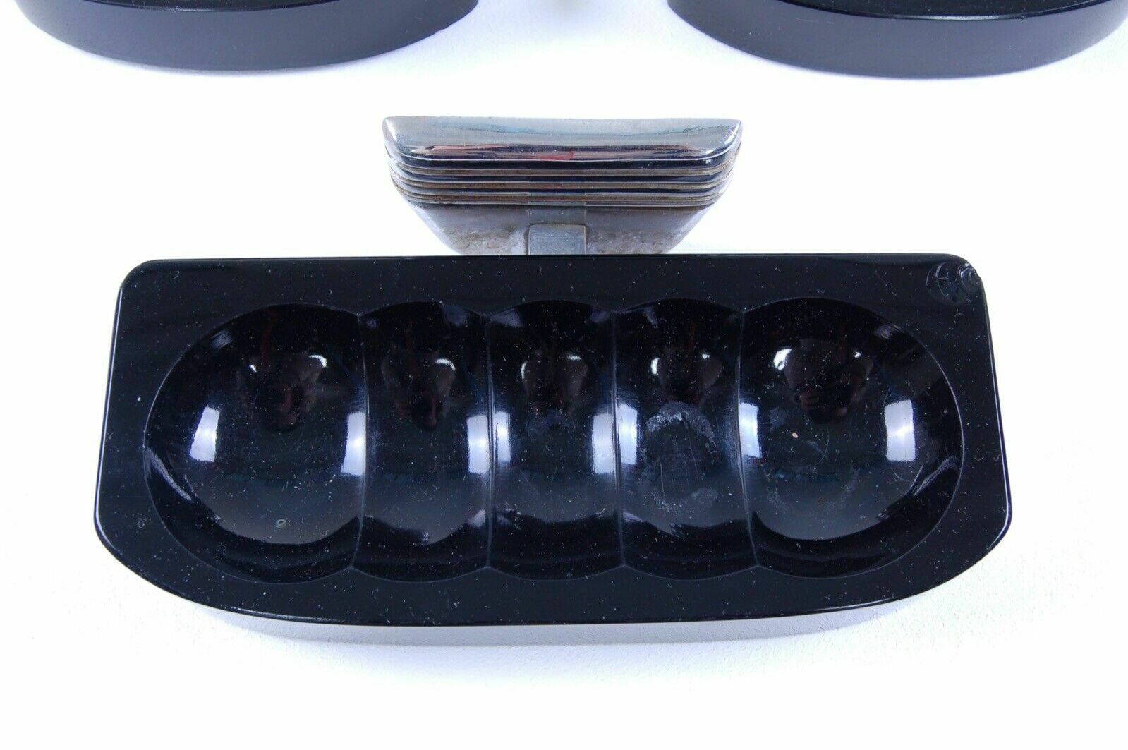 photo furniture Bathroom Set In Chromed Metal And Black Opal Glass 40s Ep Milano