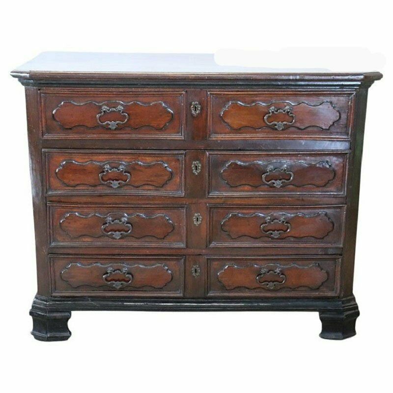 Antique Chest Of Drawers In Walnut 17th Century