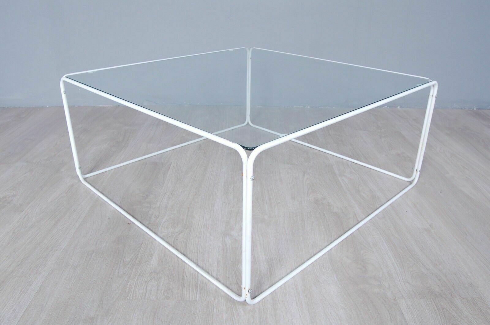 photo vintage Coffee Table Coffee Table 70s Design Tubular White And Glass