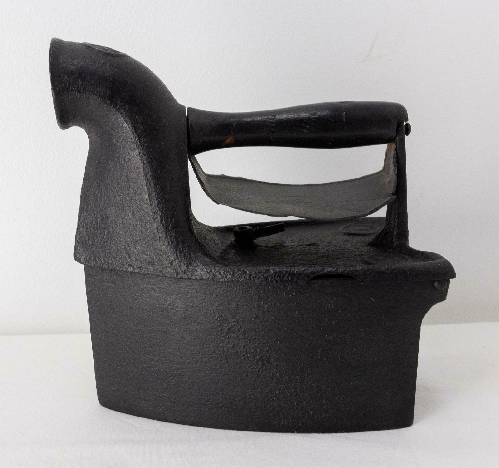Antique Braise Cast Iron Flat Press Laundry Trivet, France, 19th Century photo vinterior