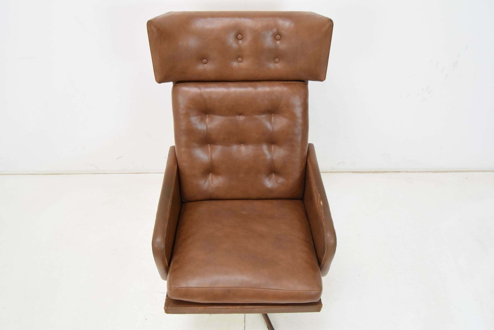 Mid Century Leatherette Rotatable Armchair, 1960's. photo vinterior