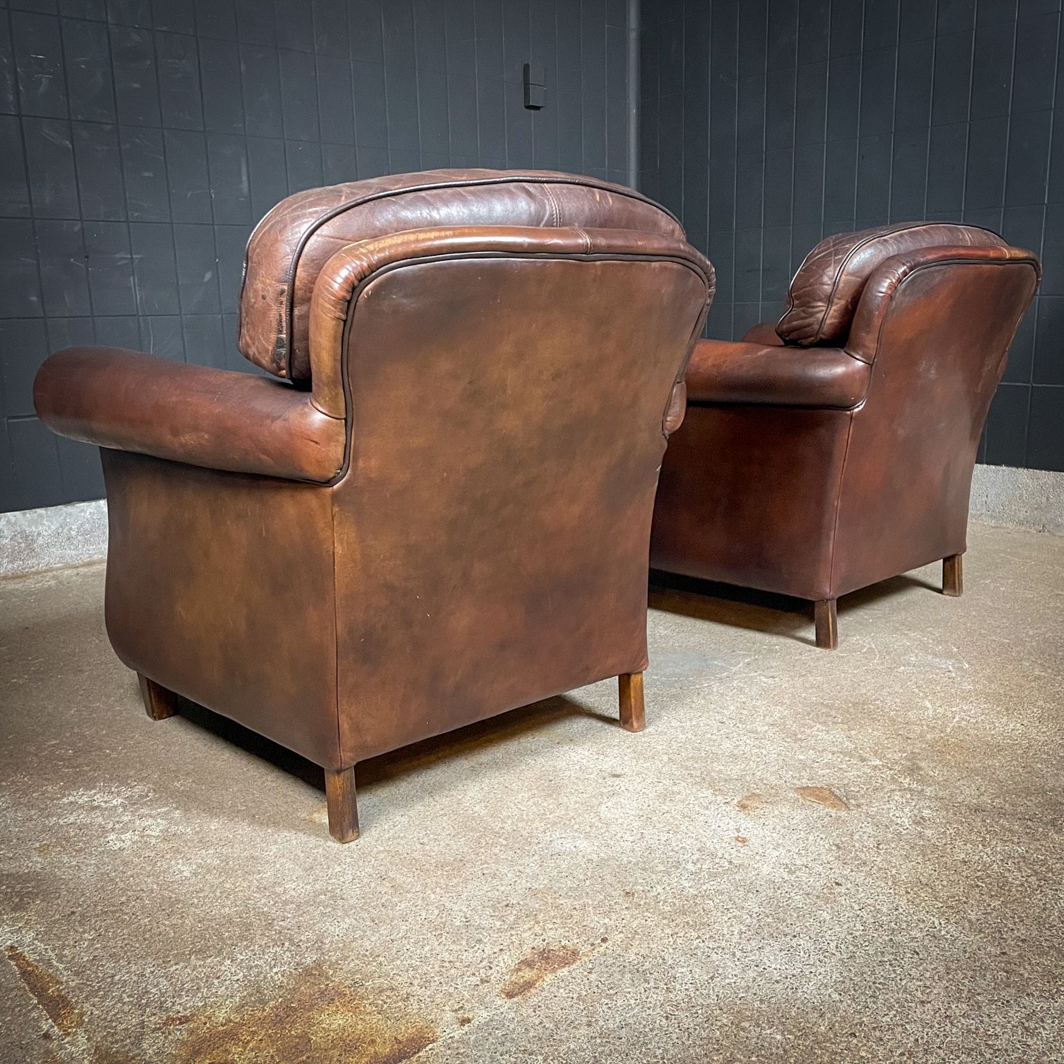 photo vinterior Vintage Brown Leather Armchairs – Set Of 2 Pieces