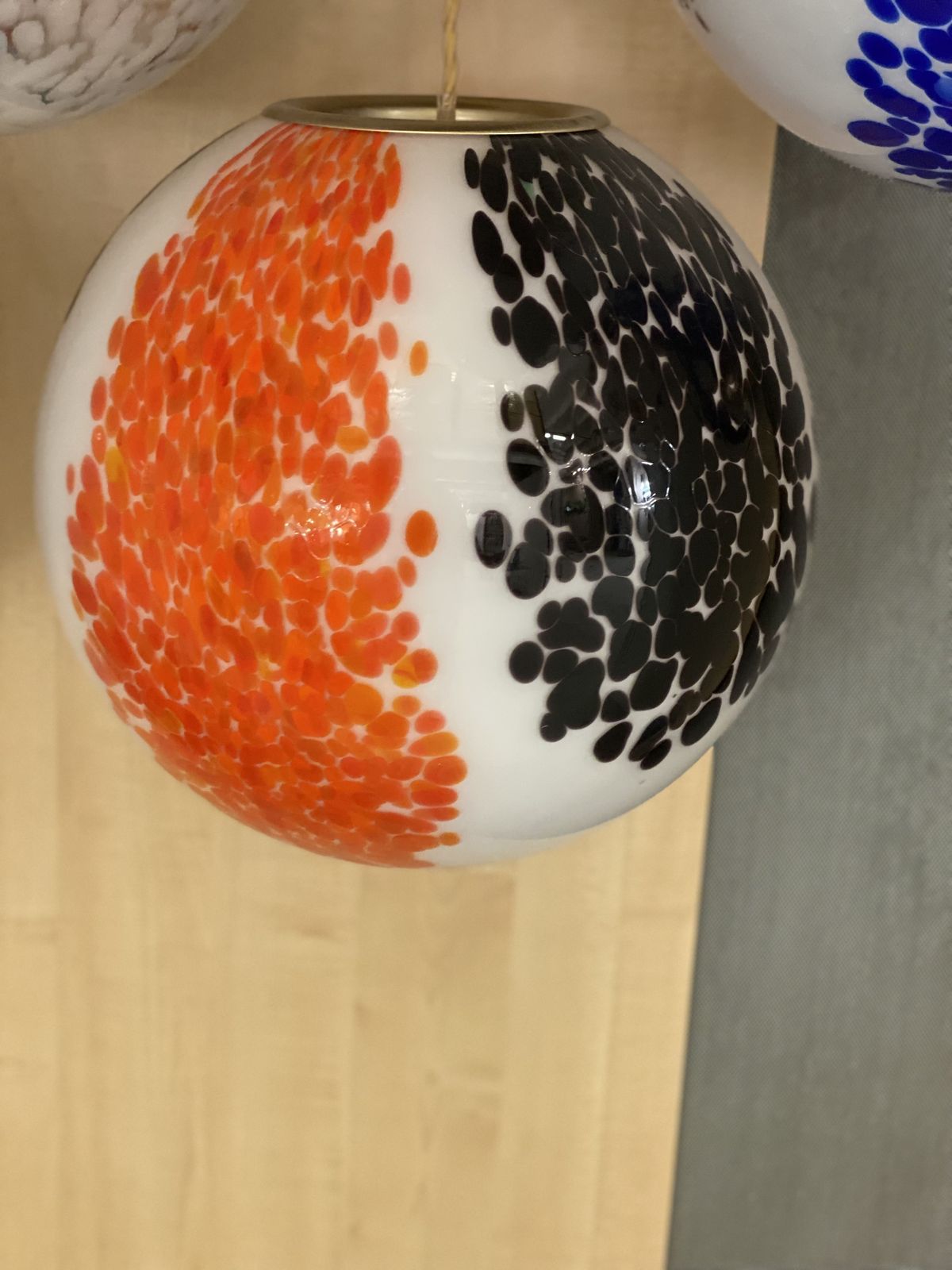 photo furniture Contemporary Amber And Black Murrine Sphere In Murano Glass