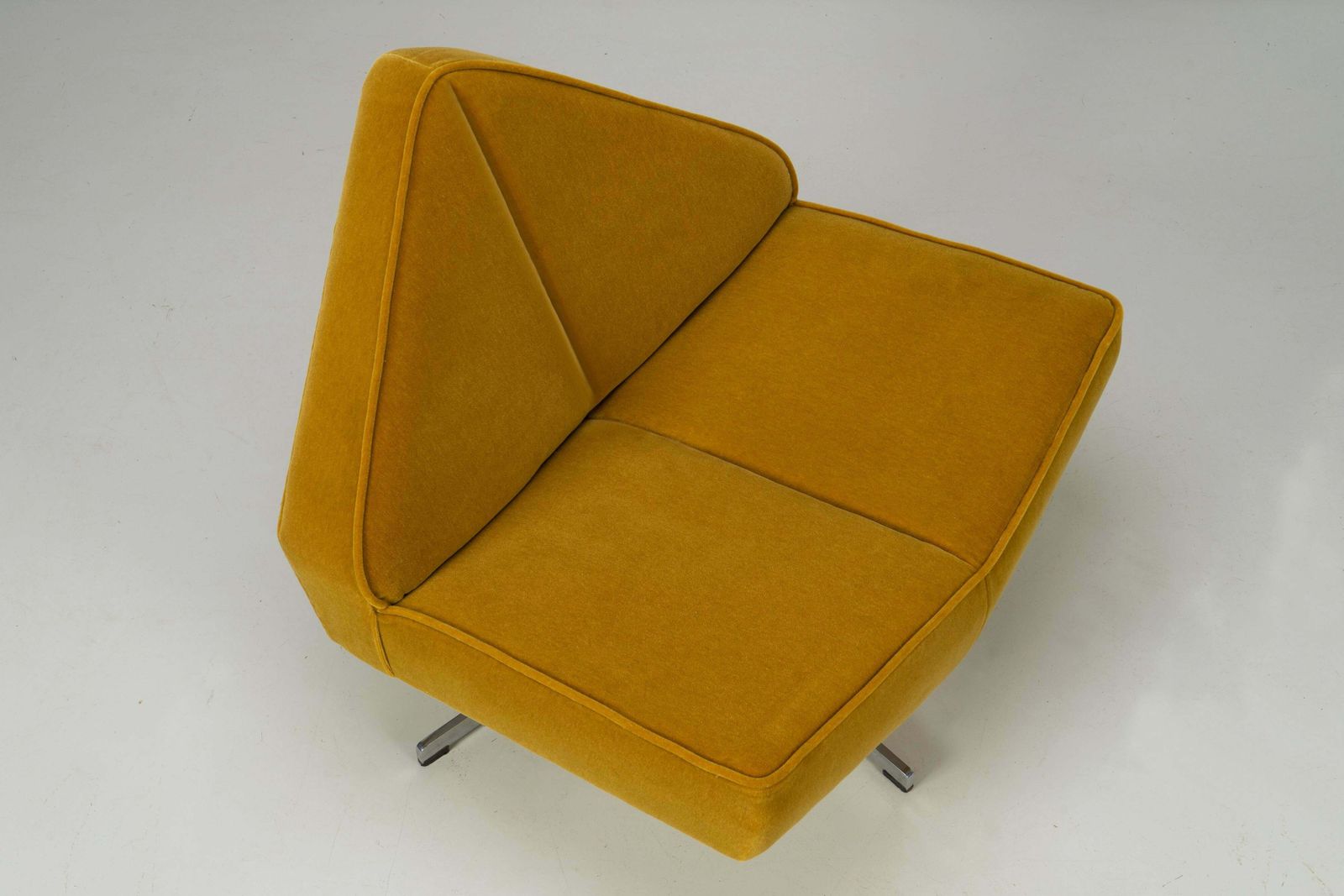 photo furniture Swivelling Mid Century Lounge Chair "Brasilia" By Edition Schmieder, 1960s